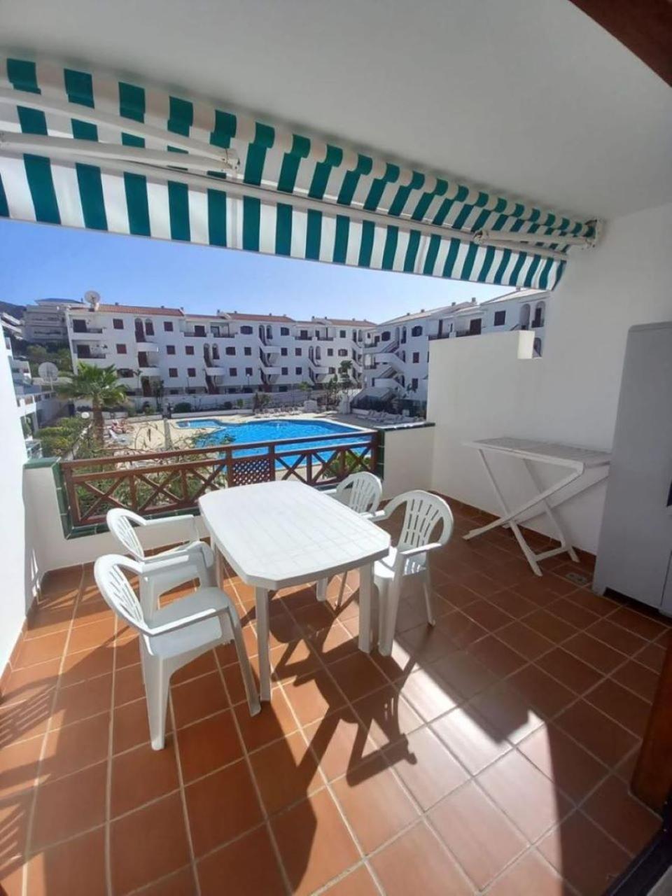 Victoria Court 2 - Lovely Apartment 65 Лос-Крістіанос Екстер'єр фото