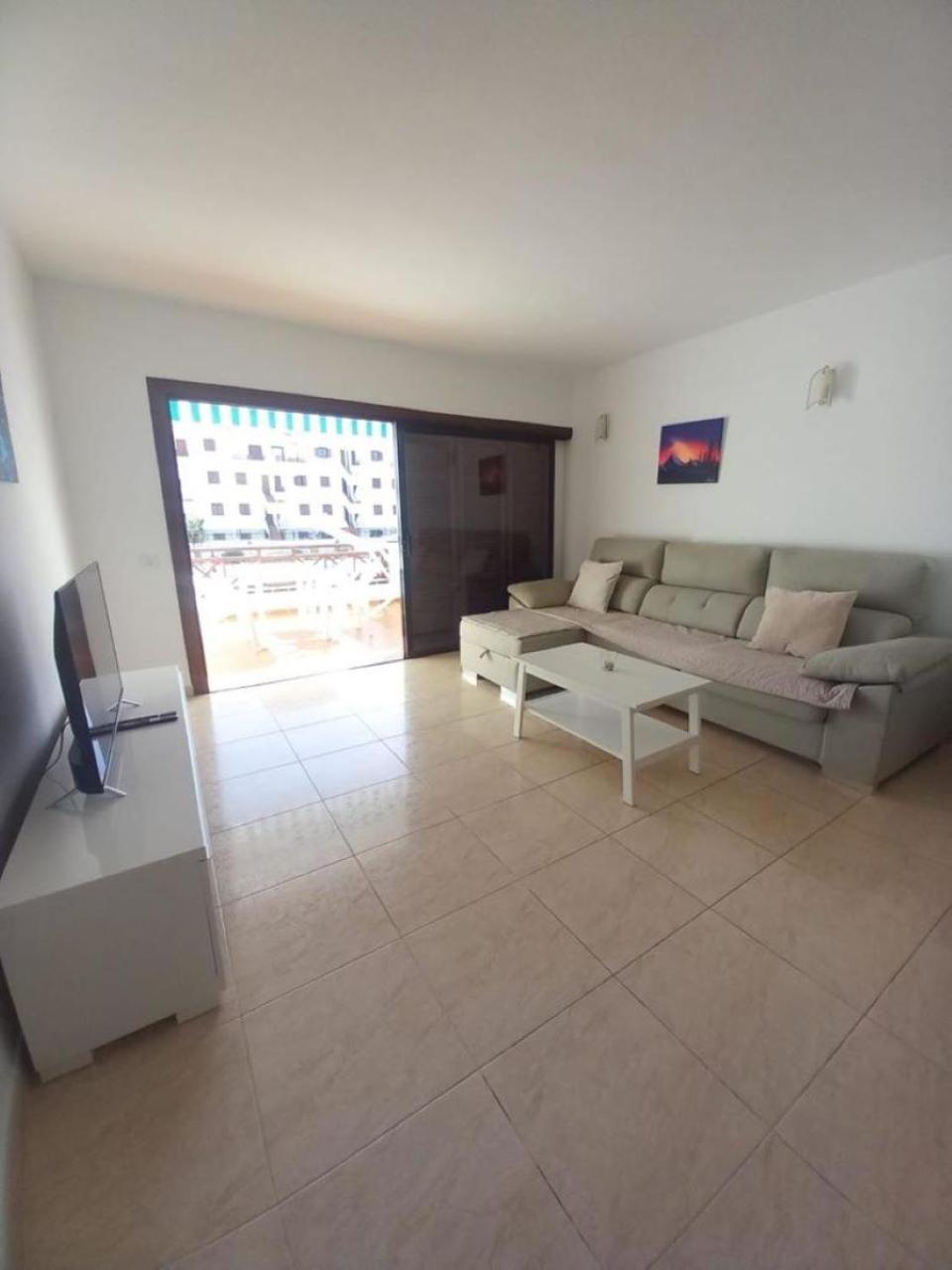 Victoria Court 2 - Lovely Apartment 65 Лос-Крістіанос Екстер'єр фото